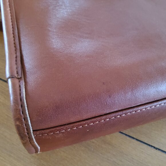 Vintage Coach Court Crossbody Handbag in British Tan 9870 - Picture 7 of 16